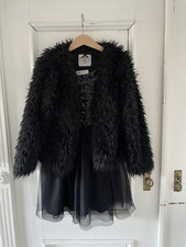 H&M Kleid mit Pailletten und Tüll Gr. 122 128 schwarz mit Kuscheljacke