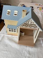 SYLVANIAN FAMILIES grosses blaues Haus Puppenstube Lakeside Lodge
