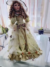 Porzellanpuppe VIRGINIA 56 cm