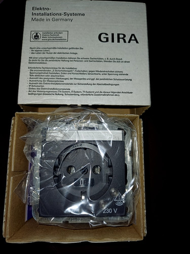 Gira 045128 schuko - schuko, steckdose