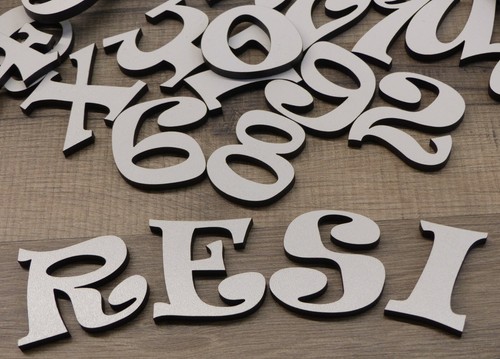 Buchstaben und zahlen einzeln - und,