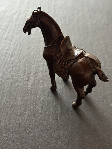 Pferd mit sattel aus - mit,