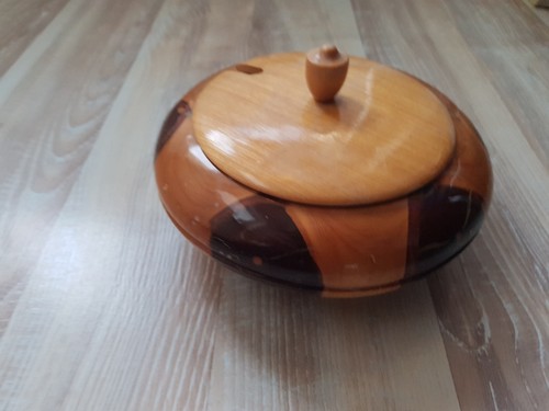 Eine schöne holzdose - eine,