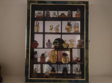 Parfum Miniatur Sammlung 27 Stück mit Verspiegelten Setzkasten