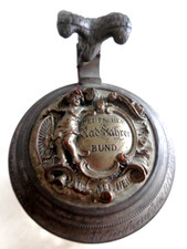 alter Bierkrug mit Zinndeckel