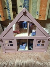 Puppenhaus mit Möbeln