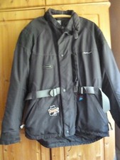 Schwarze Bikerjacke, Gr. XL, von Reusch