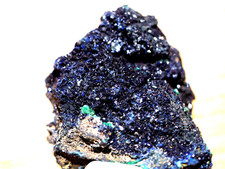 Mineralien : Perfekte Stufe mit Azurit und Malachit von Anhui , China