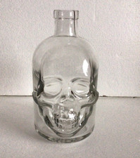 Totenkopf - leere Glas-Flasche