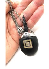 Parfumkette „Givenchy III