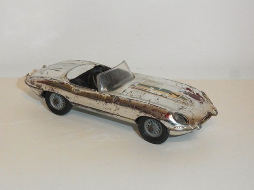 Corgi toys jaguar type - toys,