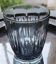 Blaue Farbe handgeschliffen