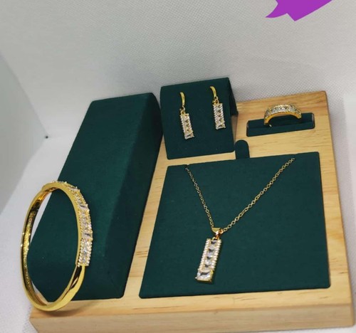 Schmuckset goldfarben weiß