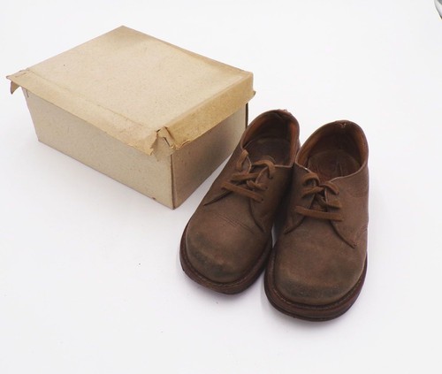 Alte schuhe aus leder - aus,