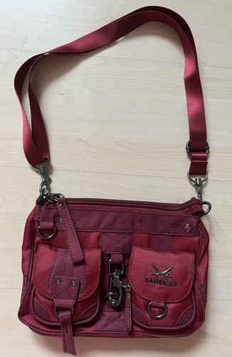 Rote tasche der marke - der, sansibar