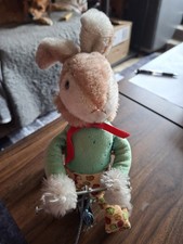 Teddy Hase auf Fahrrad Dachbodenfund