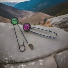 Set mit 2 Schmucknadel Brosche