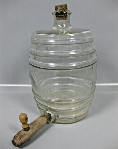 Altes weinfass fass aus glas - aus,