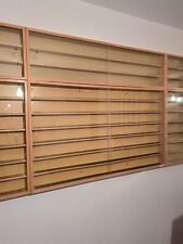 Kibri 12010 - Vitrine - Schaukasten mit Glasschiebetüren - natur - 104 x 61 x 7