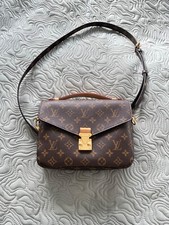 LV Louis Vuitton Pochette