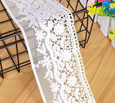 TRAUMHAFTE BESTICKTE