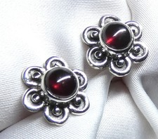 ❤️ Silber 925 Ohrstecker mit Granat Cabochon – Antiker Look, Blüten Design ❤️