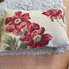 Eine fabelhafte Qualität Laura Ashley Burgunderrot Blumenmuster Kissen Feder Inners