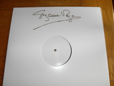 Suzanne Vega -Flying With