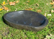 Vogeltränke Flussstein teilpoliert Vogelbad Naturstein Schale Futterschale