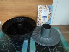 Dr. Oetker Rohrbodeneinsatz für 28er Form  und 1  emaillierte Gugelhupfform