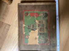 Antiker Holzbaukasten bespielt