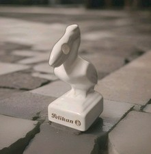 Pelikan Porzellanfigur –