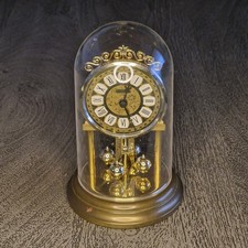 Elegante Tischuhr mit