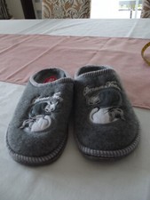 Hauslatschen Gr:38 grau mit Stickerei neu