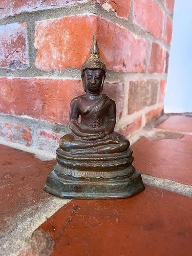 Antiker thailändischer buddha - antiker,