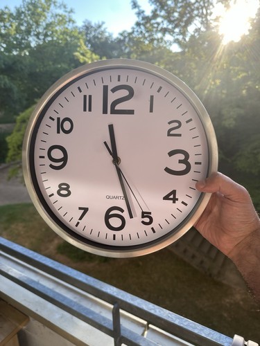 Wanduhr gut lesbare zahlen one - zahlen,
