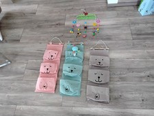 Mobile Wickeltisch und Hängeregale für die Wickelkomode