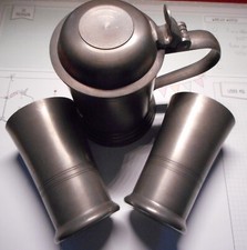 Zinnkrug mit Deckel und 2 Zinnbecher