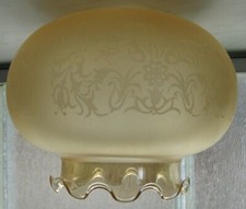 Nostalgischer Glas-Lampenschirm braungelb mit Röckchen und Muster