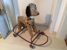 Alter Hund auf Rollen Shabby Frankreich Brocante Landhaus Spielzeug Stofftier