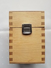 Kleine Kiste Schatulle Box aus
