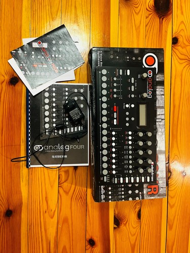 Elektron analog four table - analog,