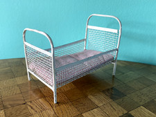 Altes Bett Gitterbett  Metall  große  Puppenstube Puppenhaus dollhouse bed