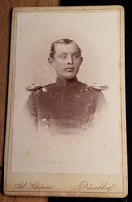 Soldat in Uniform mit