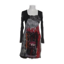 Save the Queen, Kleid