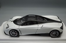 1/12 AUTOart #12231 Pagani Huayra WHITE / BLACK  - DK548