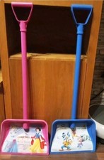 2x Kinder Schaufel Schneeschaufel Disney Mickey Mouse Wunderhaus  Schneewittchen