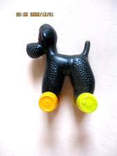 alter DDR PUDEL schwarz  Plastik auf Rollen  Größe 9  x 7,5 cm  KULT !!!