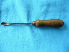 Sehr alter Schnitzwerkzeug gewölbt Hohlbeitel gemarkt "A-TN" mit Eidechse