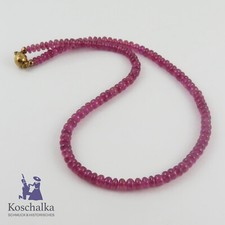 Elegantes Rubin Collier, mit